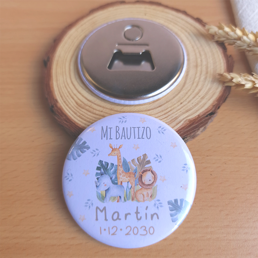 Imán con abridor personalizado para bautizo con el diseño safari