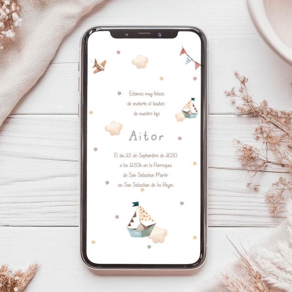 Invitación digital para bautizo con el diseño barco de papel