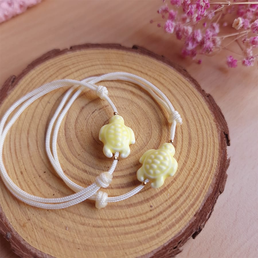 Pulsera personalizada tortuga modelo amarillo para bautizo o comunión