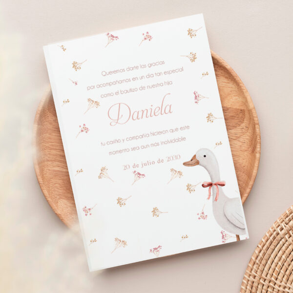 Recordatorio personalizado para bautizo con el diseño Pequeña Patita
