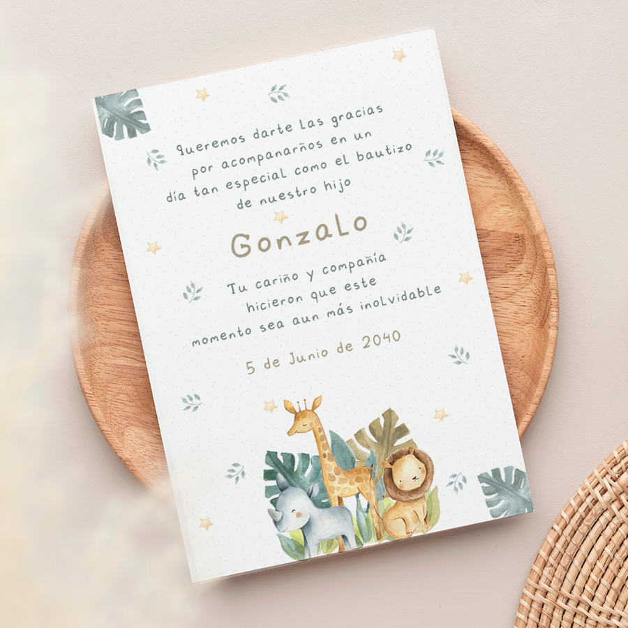 Recordatorio personalizado para bautizo con el diseño Safari