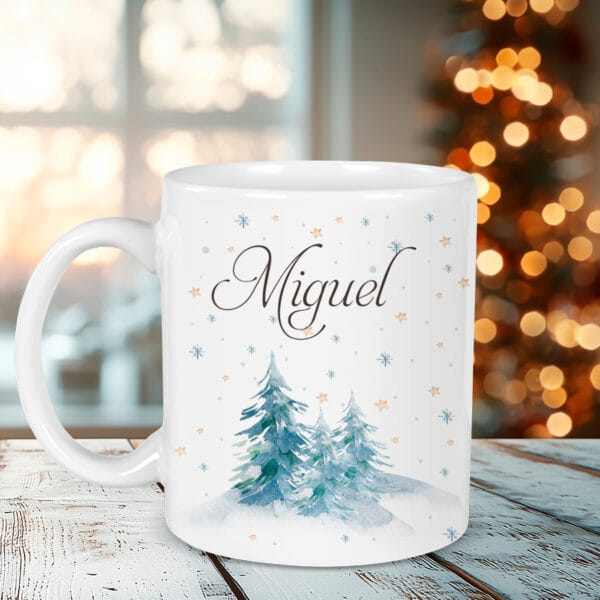 Taza navideña personalizada con el diseño casitas nevadas Lado con el nombre