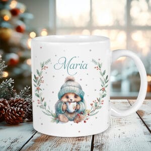 Taza navideña personalizada con el diseño erizo navideño.