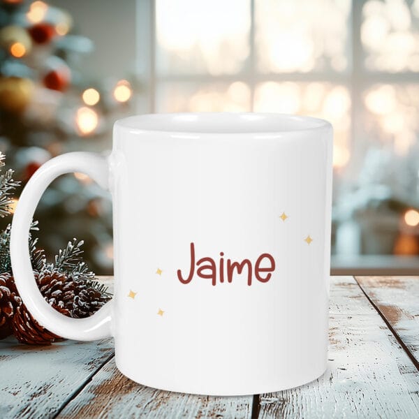 parte trasera de la taza navideña de papa noel en trineo