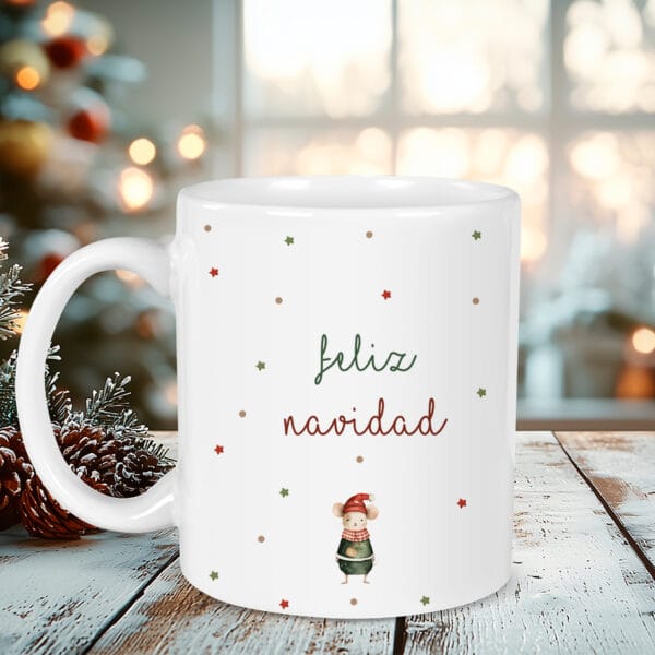 Taza navideña personalizada con el diseño ratoncito navideño