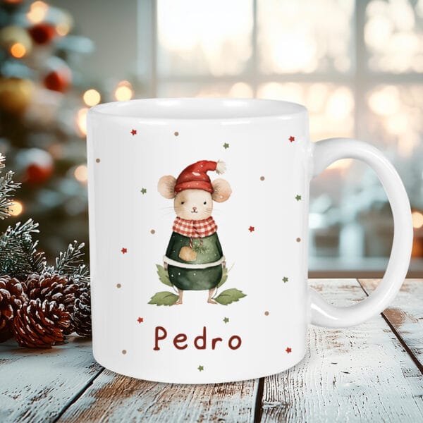 Taza navideña personalizada con el diseño ratoncito navideño