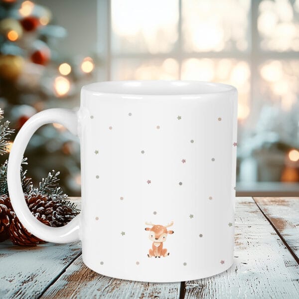 Taza navideña personalizada con el diseño reno navideño