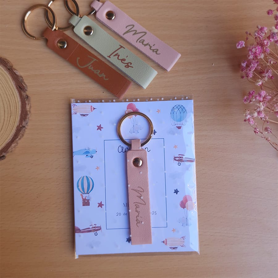 Llaveros personalizados para regalar a los invitados de tu comunión o bautizo